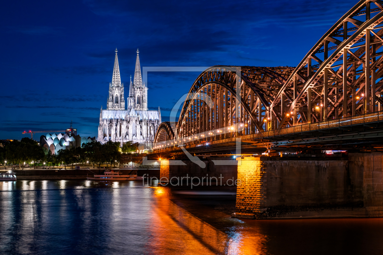 Bild-Nr.: 12367753 Hohenzollernbrücke und Kölner Dom bei Nacht erstellt von eyetronic