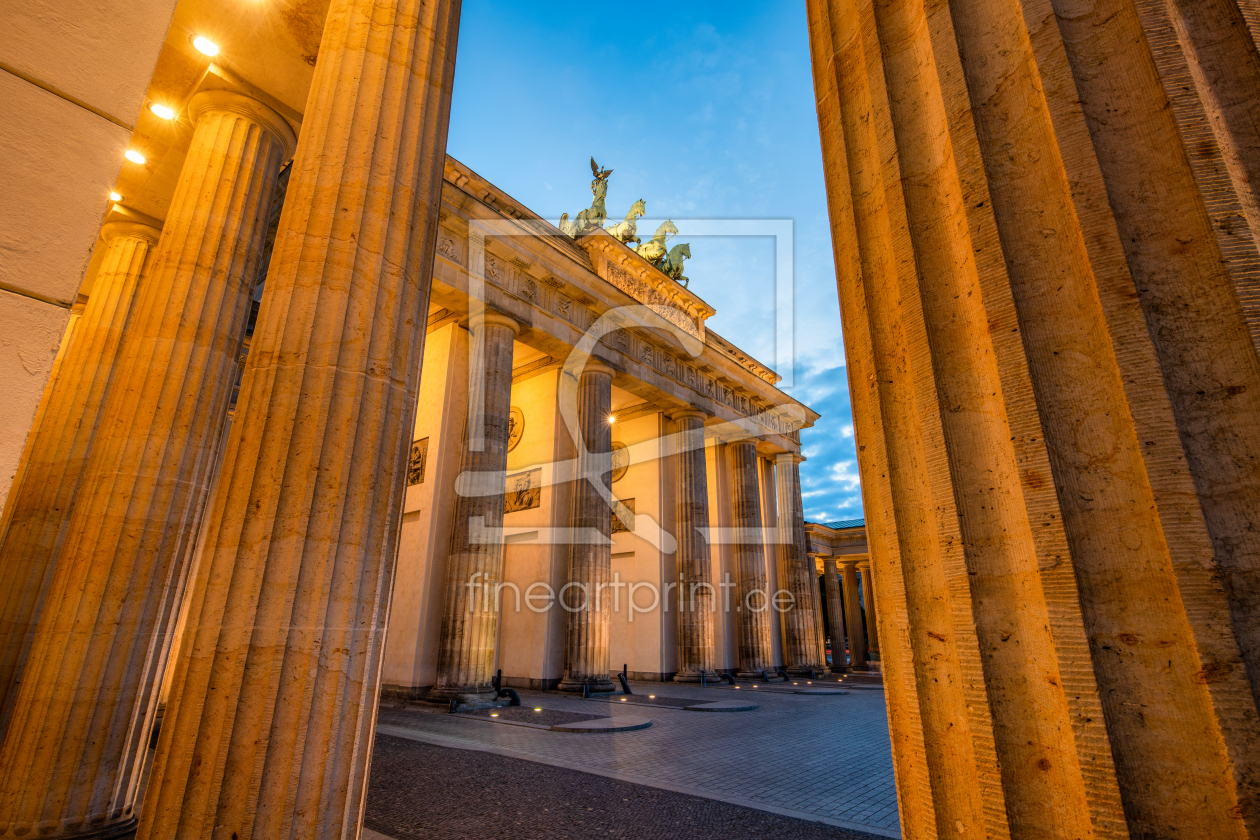 Bild-Nr.: 12369402 Brandenburger Tor zur blauen Stunde erstellt von eyetronic
