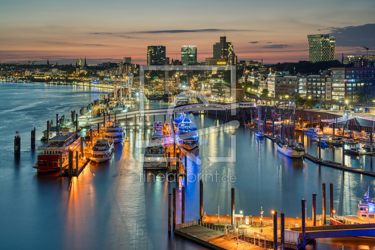 Bild-Nr.: 12386657 Blick über den Niederhafen in Hamburg bei Nacht erstellt von Michael Valjak