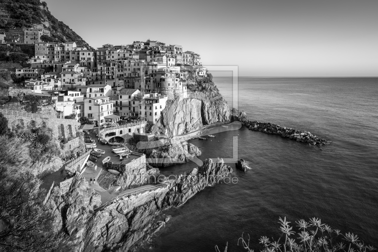 Bild-Nr.: 12389111 Manarola in schwarzweiß erstellt von eyetronic