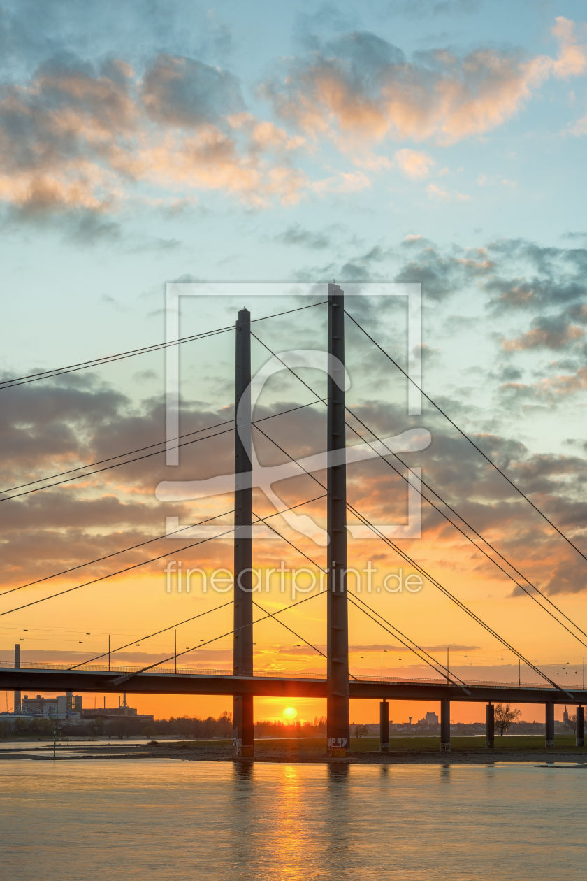 Bild-Nr.: 12407510 Rheinkniebrücke Düsseldorf im Sonnenuntergang erstellt von Michael Valjak