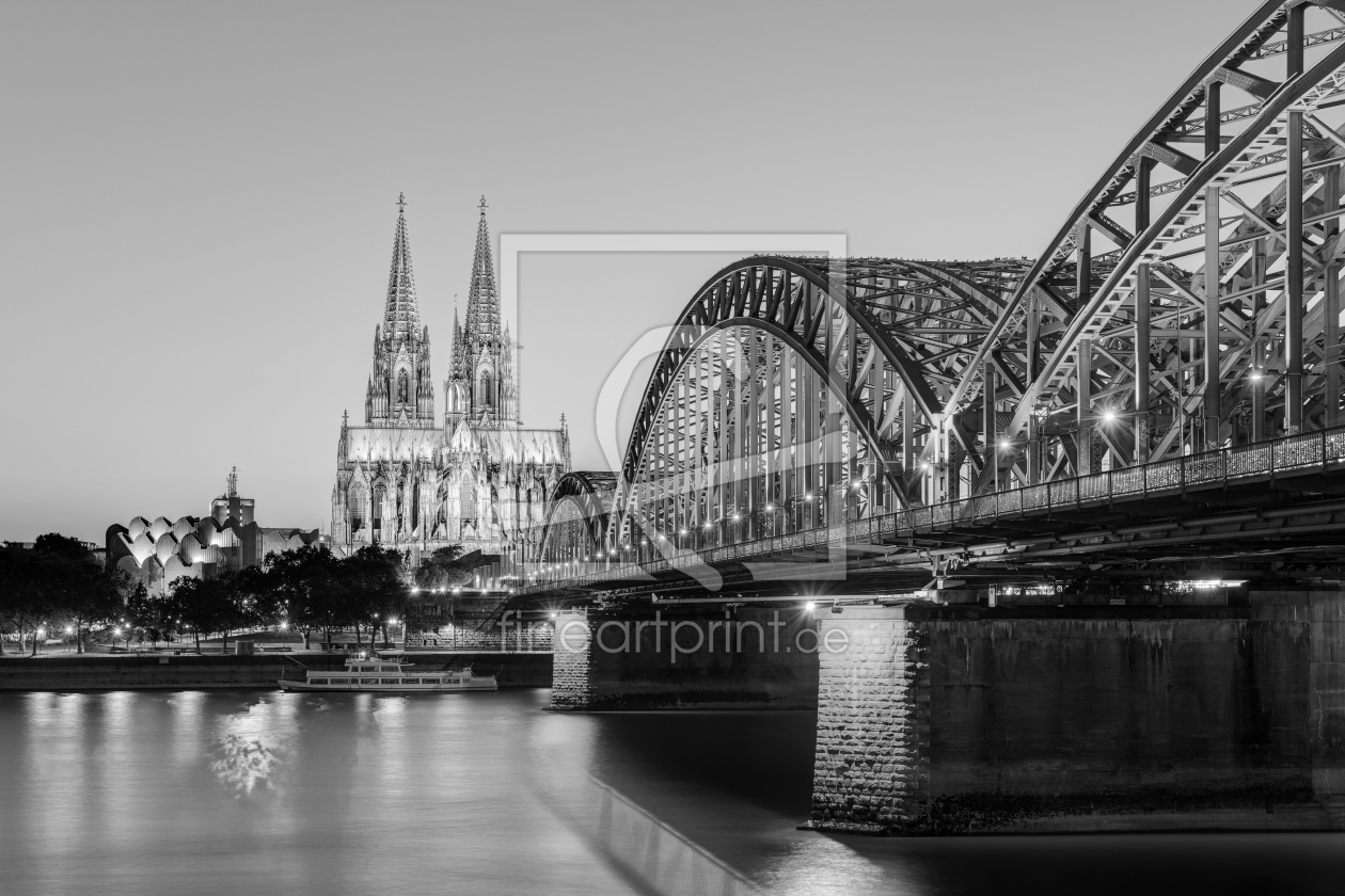 Bild-Nr.: 12412436 Köln am Abend schwarz-weiß erstellt von Michael Valjak