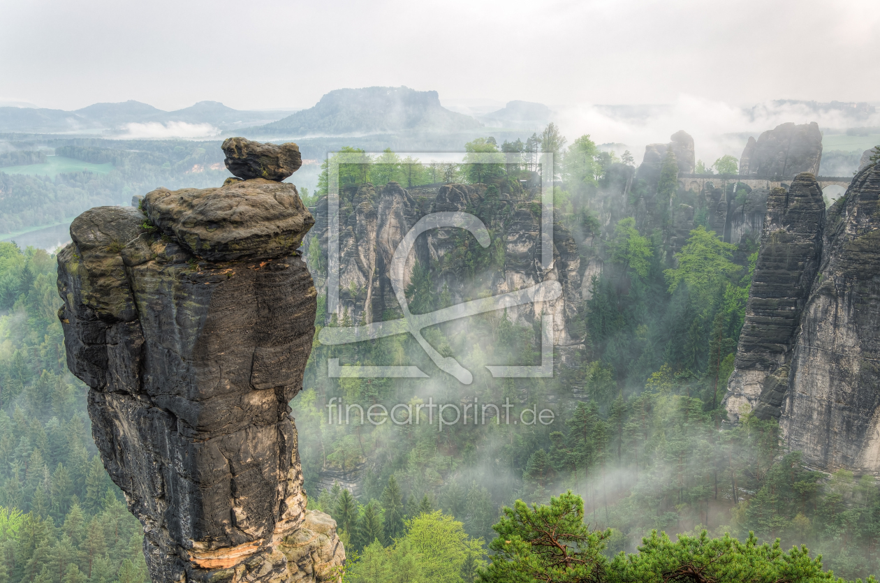 Bild-Nr.: 12412471 Blick über den Wehlgrund zur Bastei bei Nebel erstellt von Michael Valjak