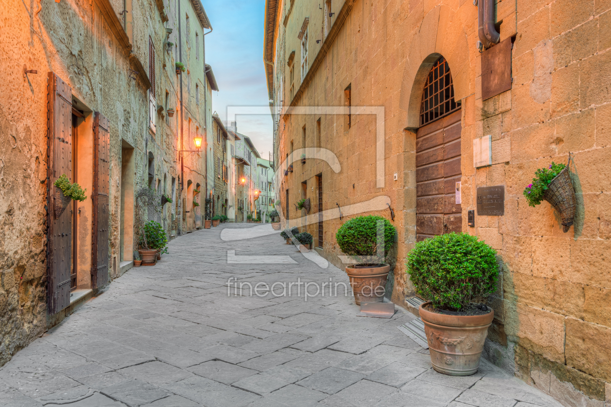 Bild-Nr.: 12417919 Mediterrane Gasse in Pienza in der Toskana erstellt von Michael Valjak