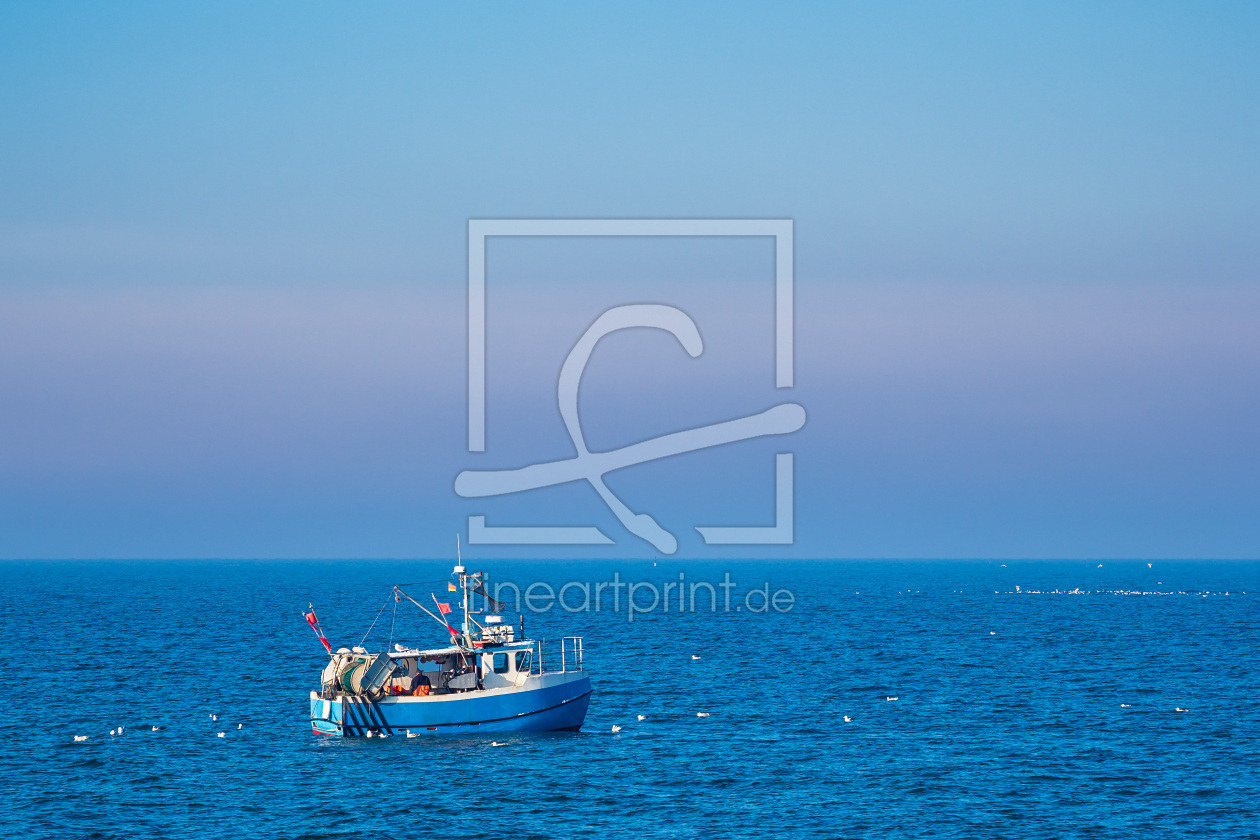 Bild-Nr.: 12429685 Fischerboot mit Möwen auf der Ostsee erstellt von Rico Ködder