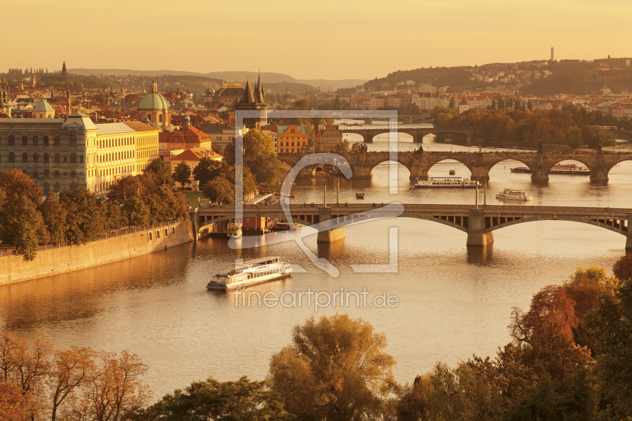 Bild-Nr.: 12439476 Moldaubrücken in Prag bei Sonnenuntergang erstellt von KundenNr-360966