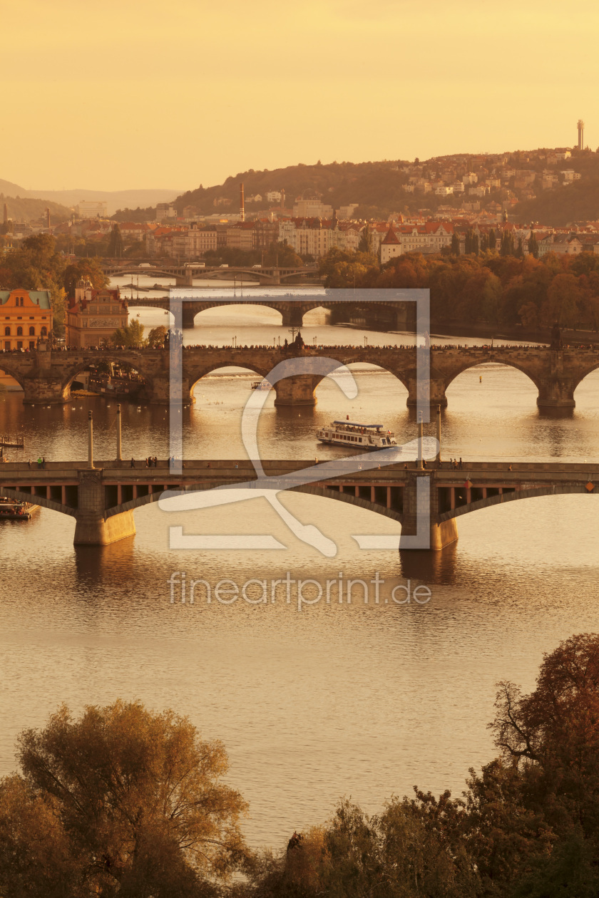 Bild-Nr.: 12439477 Moldaubrücken in Prag bei Sonnenuntergang erstellt von KundenNr-360966