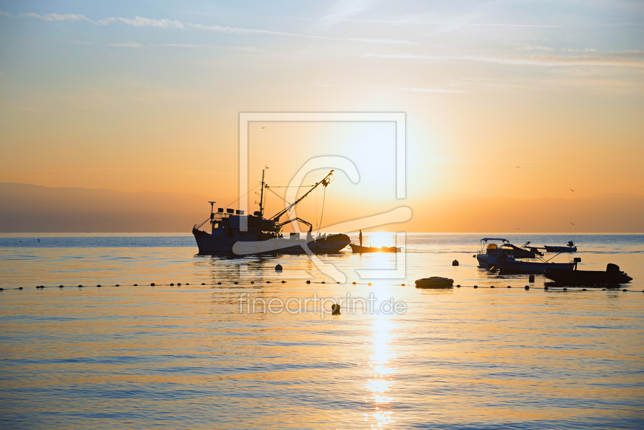 Bild-Nr.: 12441892 Fischkutter am Meer bei Sonnenaufgang erstellt von SusaZoom