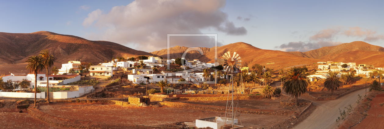 Bild-Nr.: 12453880 Dorf bei Sonnenuntergang auf Fuerteventura erstellt von KundenNr-360966