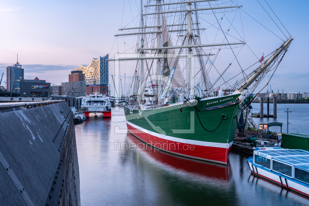 Bild-Nr.: 12465493 Elbphilharmonie mit Segelschiff im Hamburger Hafen erstellt von eyetronic