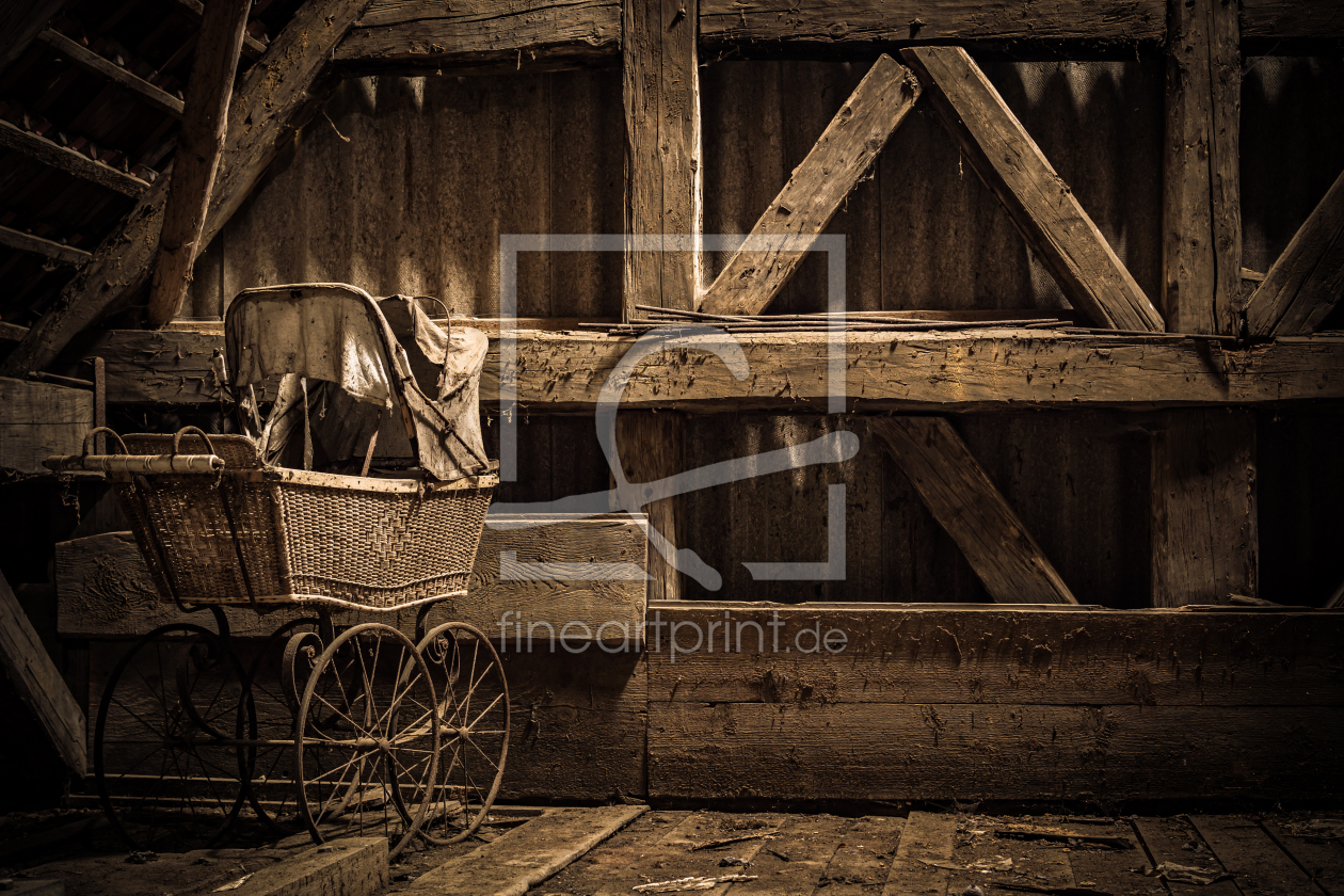Bild-Nr.: 12489594 Der alte Retro Kinderwagen erstellt von mindscapephotos