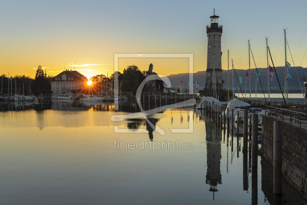 Bild-Nr.: 12506583 Hafen von Lindau mit Leuchtturm bei Sonnenaufgang  erstellt von KundenNr-360966