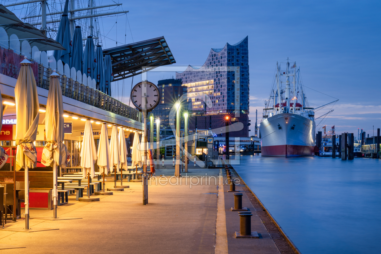 Bild-Nr.: 12543046 Hamburger Hafen bei Nacht erstellt von eyetronic