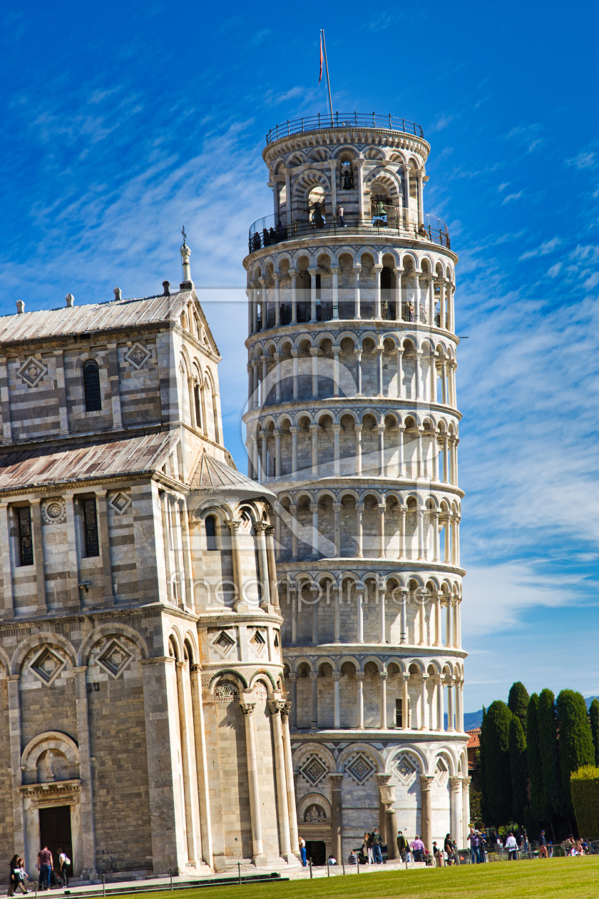 Bild-Nr.: 12555857 Der schiefe Turm von Pisa in Italien - gerade erstellt von Buellom