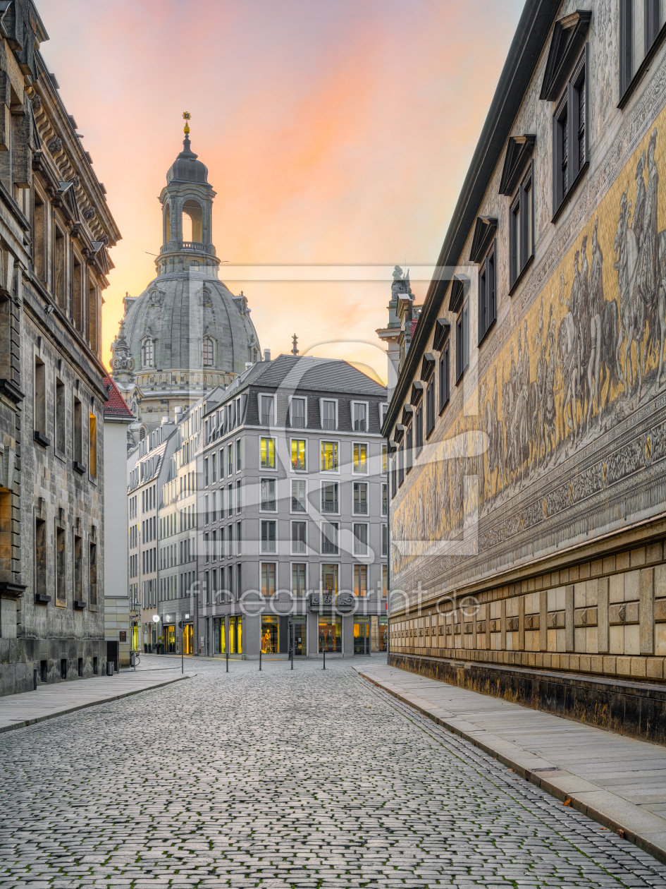 Bild-Nr.: 12555999 Fürstenzug und Frauenkirche in Dresden erstellt von Michael Valjak