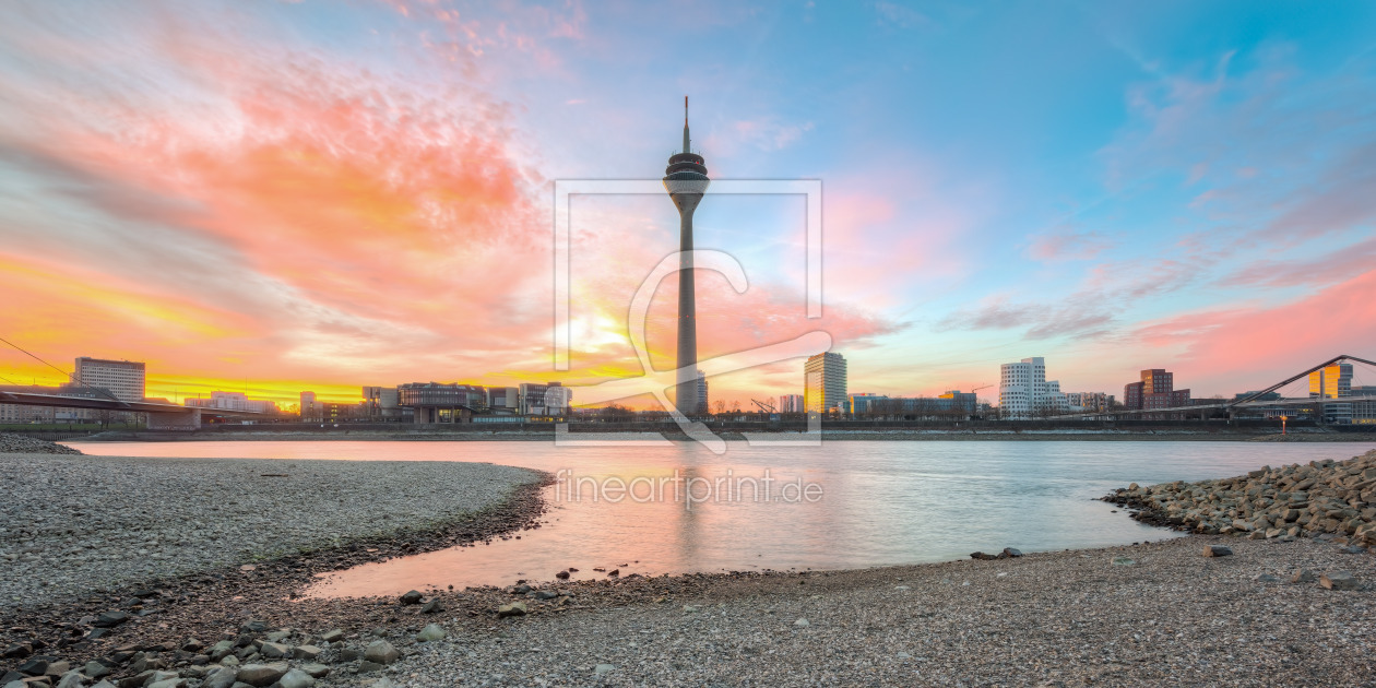 Bild-Nr.: 12583679 Düsseldorf Skyline bei Sonnenaufgang Panorama erstellt von Michael Valjak