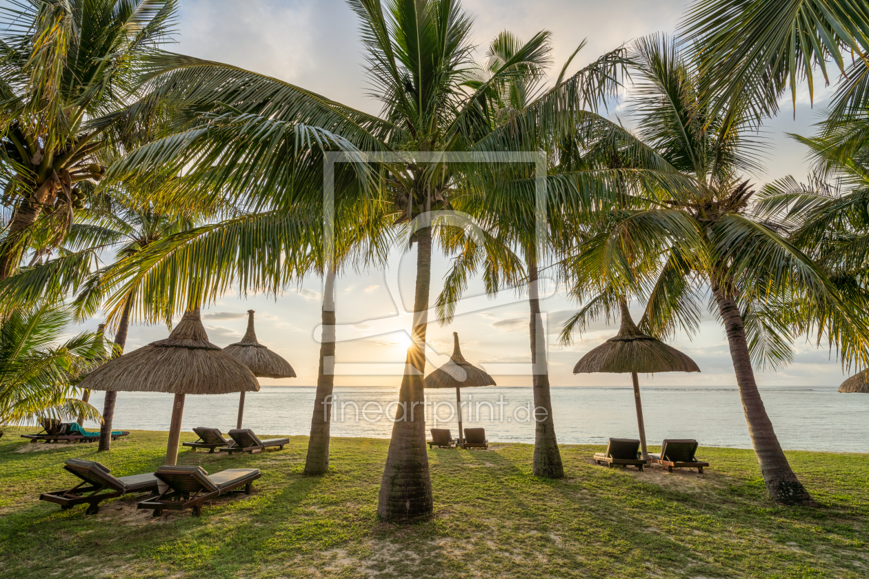 Bild-Nr.: 12585436 Sonnenuntergang am Palmenstrand auf Mauritius erstellt von eyetronic