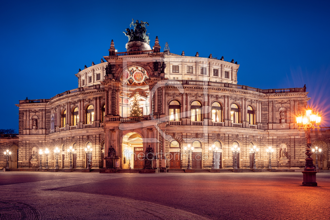 Bild-Nr.: 12623277 Semperoper in Dresden am Abend erstellt von Martin Martin Wasilewski
