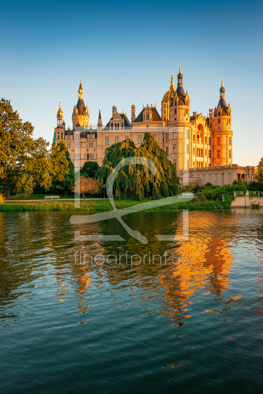 Bild-Nr.: 12630007 Schloss in Schwerin am Abend im Sommer erstellt von Martin Martin Wasilewski
