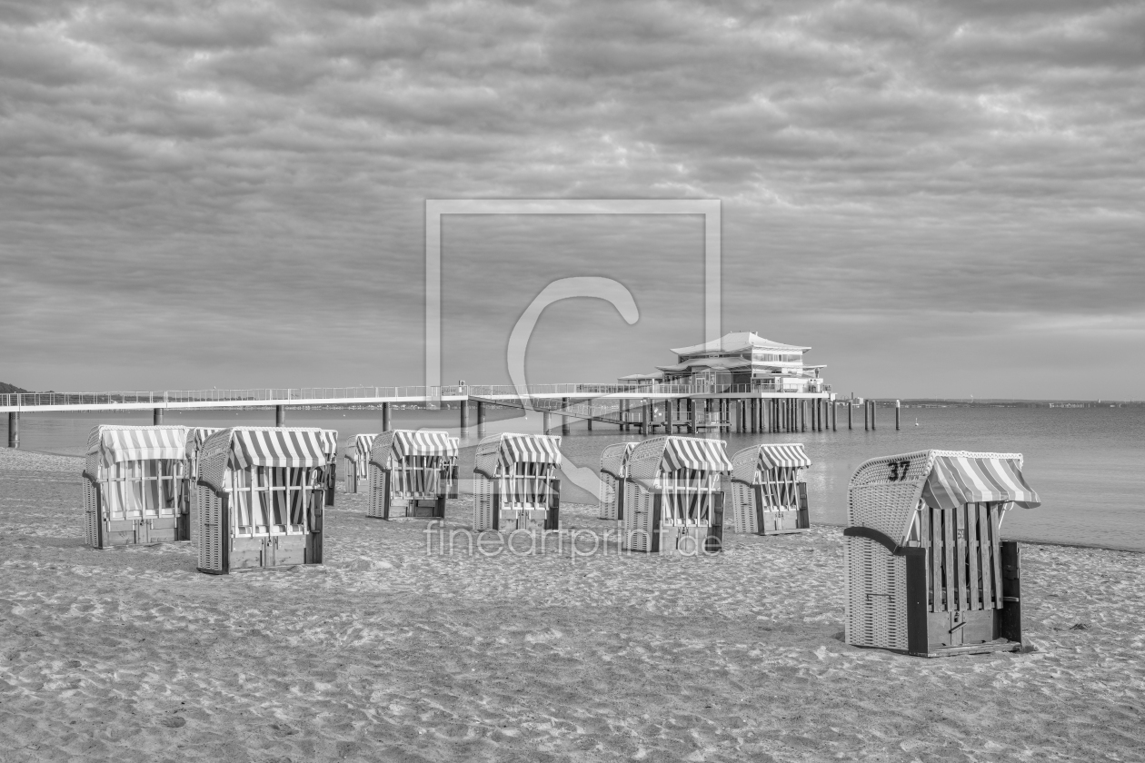 Bild-Nr.: 12636470 Morgens am Timmendorfer Strand schwarz-weiß erstellt von Michael Valjak