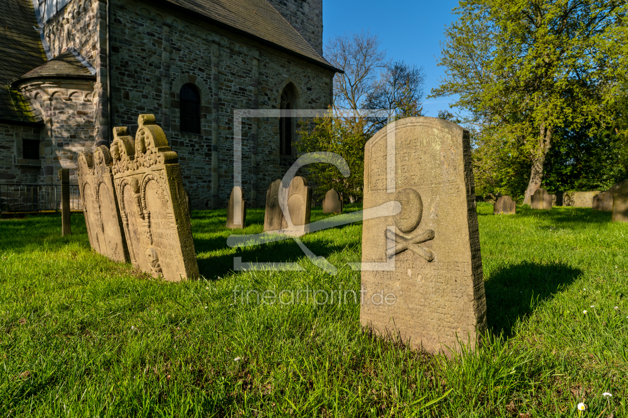 Bild-Nr.: 12734100 historischer Friedhof an der Dorfkirche in Stiepel erstellt von volker heide