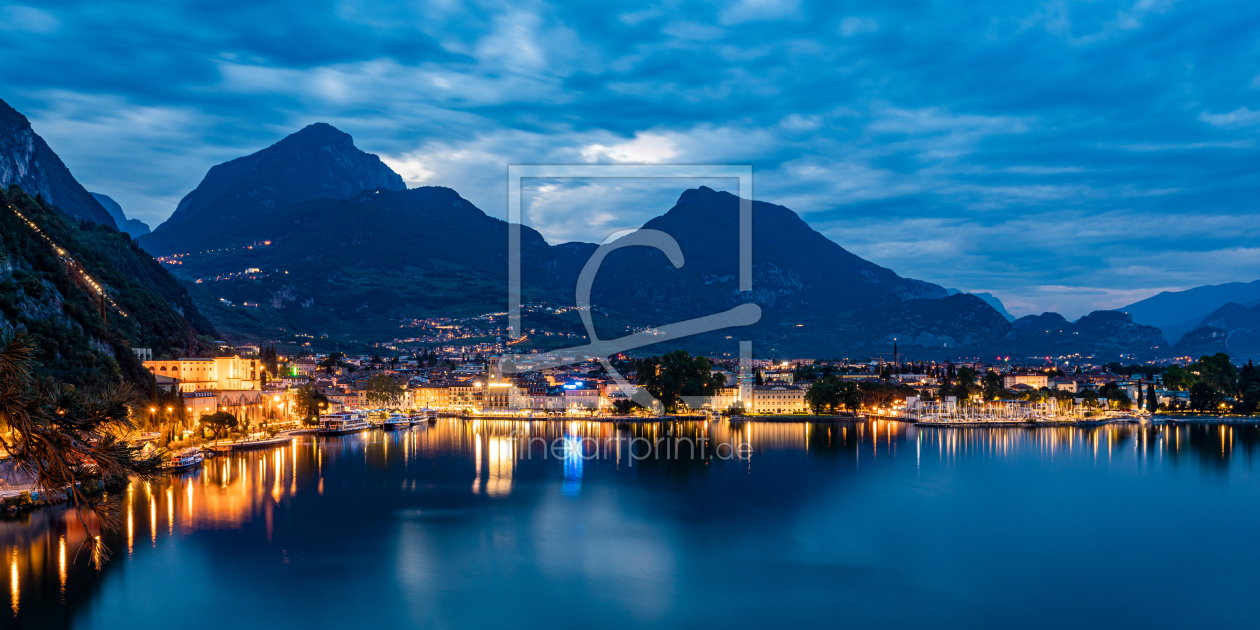 Bild-Nr.: 12734313 Riva del Garda am Gardasee in Italien bei Nacht erstellt von dieterich