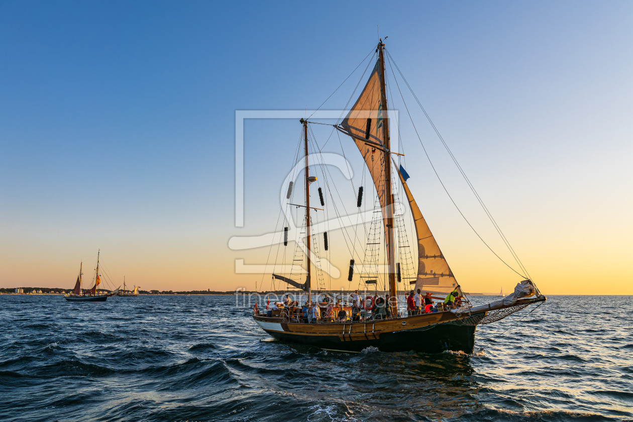 Bild-Nr.: 12740116 Segelschiffe im Sonnenuntergang auf der Ostsee erstellt von Rico Ködder