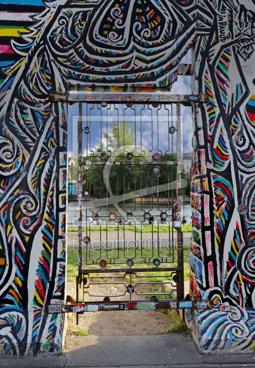Bild-Nr.: 12743034 Blick durch die Berliner Mauer erstellt von wompus