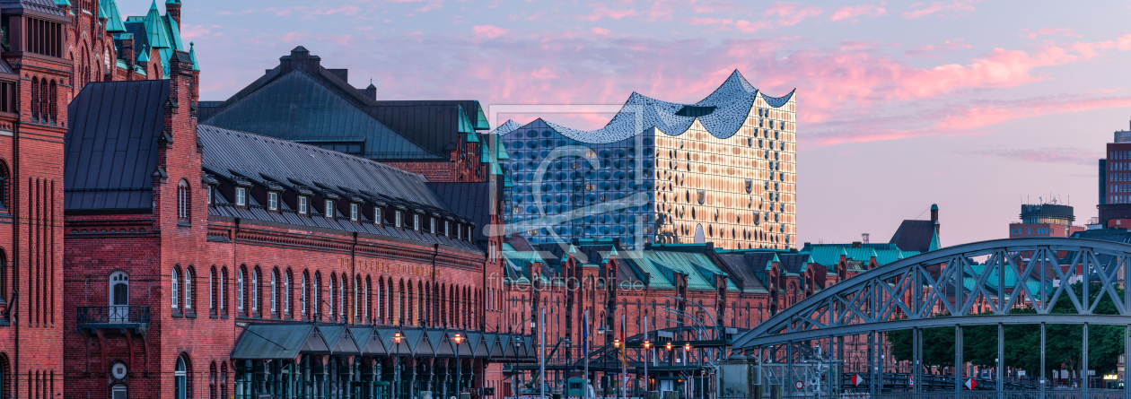 Bild-Nr.: 12744118 Elbphilharmonie und Speicherstadt Panorama erstellt von eyetronic