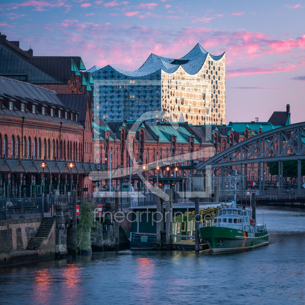 Bild-Nr.: 12744356 Elbphilharmonie bei Sonnenuntergang erstellt von eyetronic