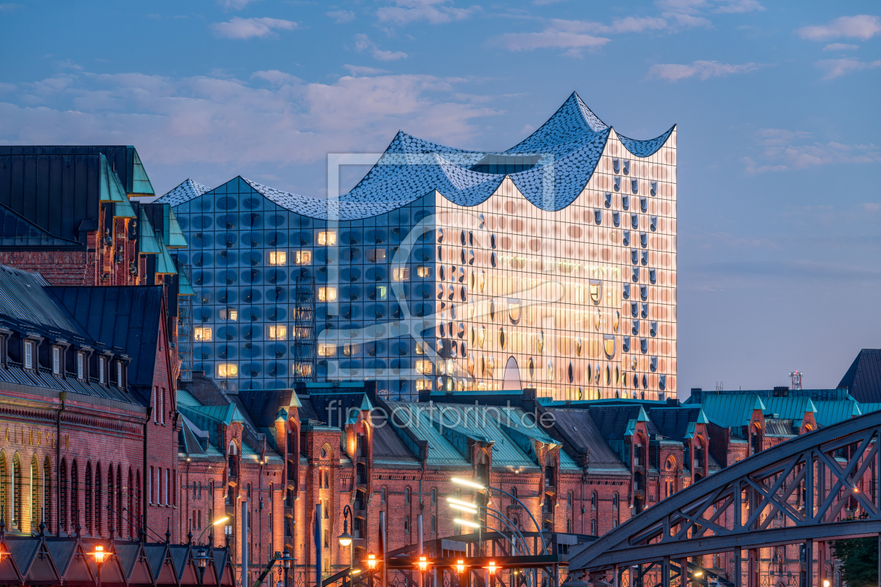 Bild-Nr.: 12745148 Elbphilharmonie und Speicherstadt in Hamburg erstellt von eyetronic