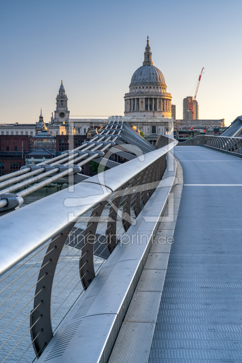 Bild-Nr.: 12748312 Millennium Bridge bei Sonnenaufgang erstellt von eyetronic