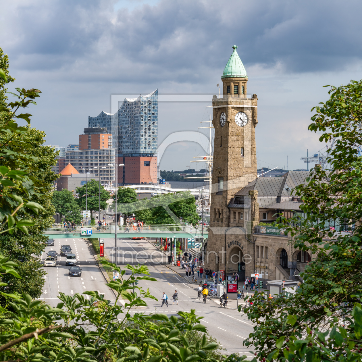 Bild-Nr.: 12748657 Elbphilharmonie und Pegelturm in Hamburg erstellt von eyetronic