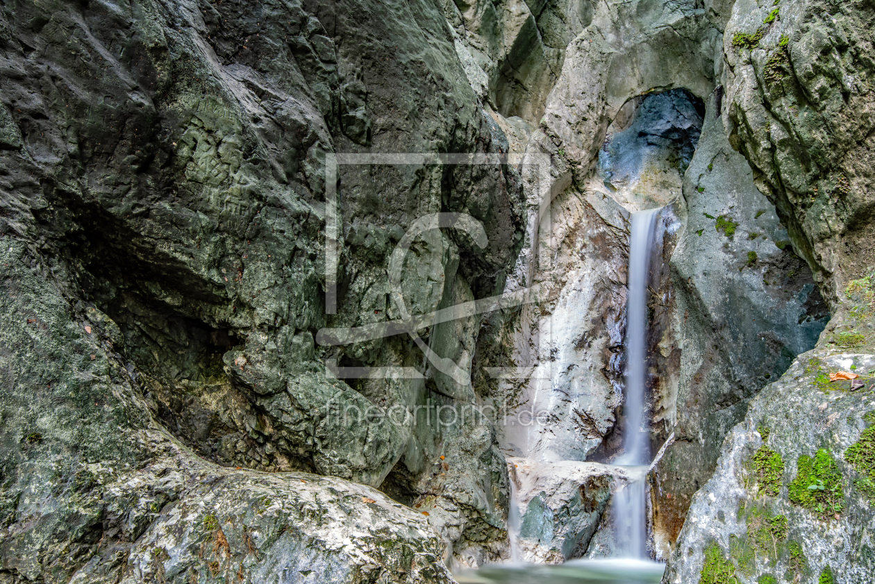 Bild-Nr.: 12765191 Versteckt zwischen den Felsen erstellt von maicolpue
