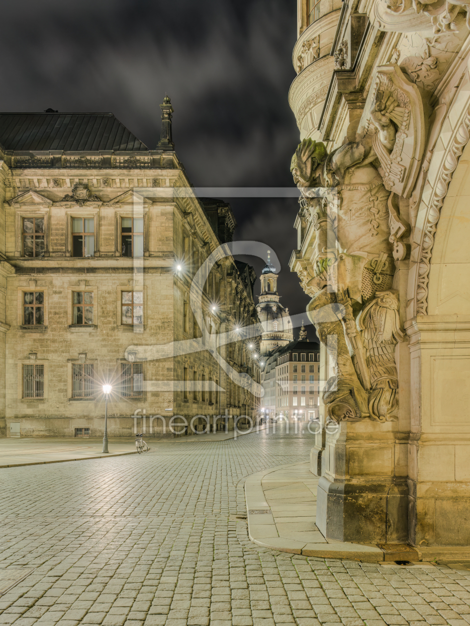 Bild-Nr.: 12770563 Augustusstraße in Dresden bei Nacht erstellt von Michael Valjak