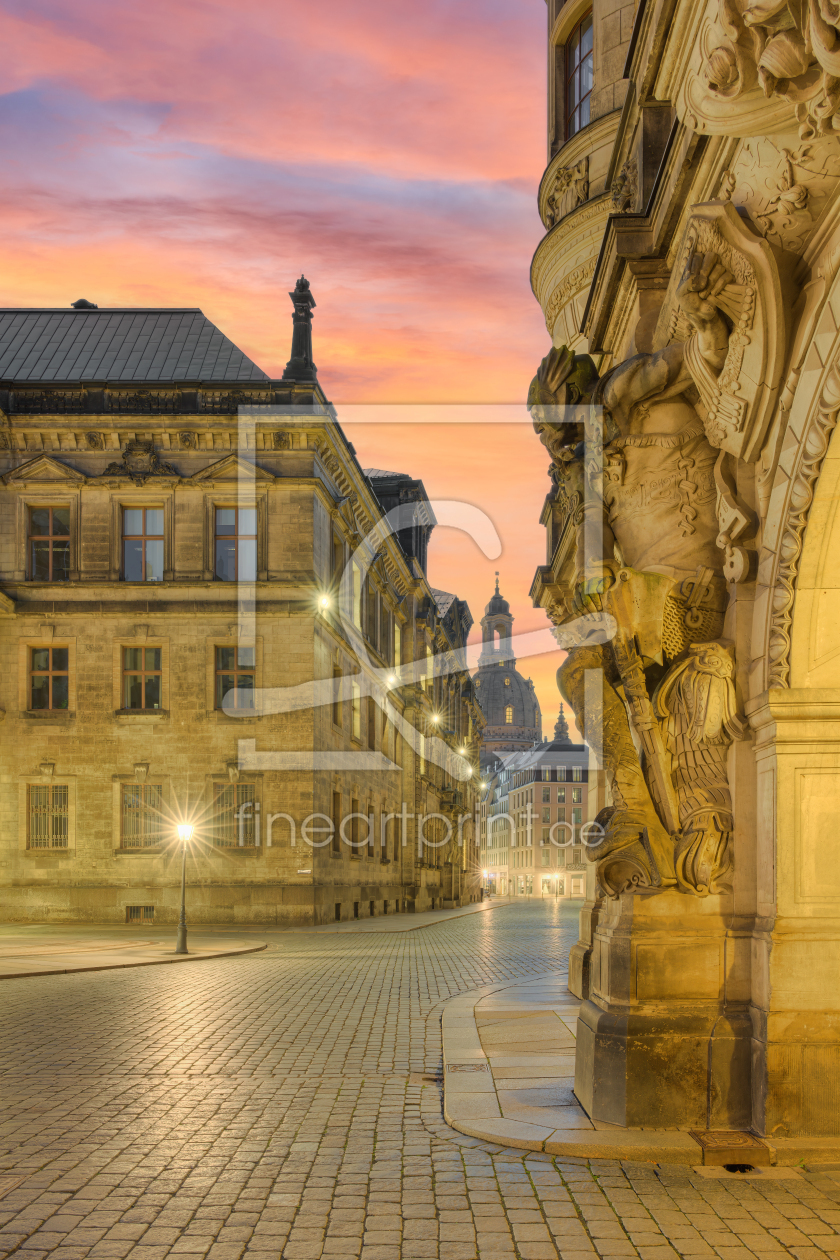 Bild-Nr.: 12771337 Augustusstraße in Dresden am Morgen erstellt von Michael Valjak