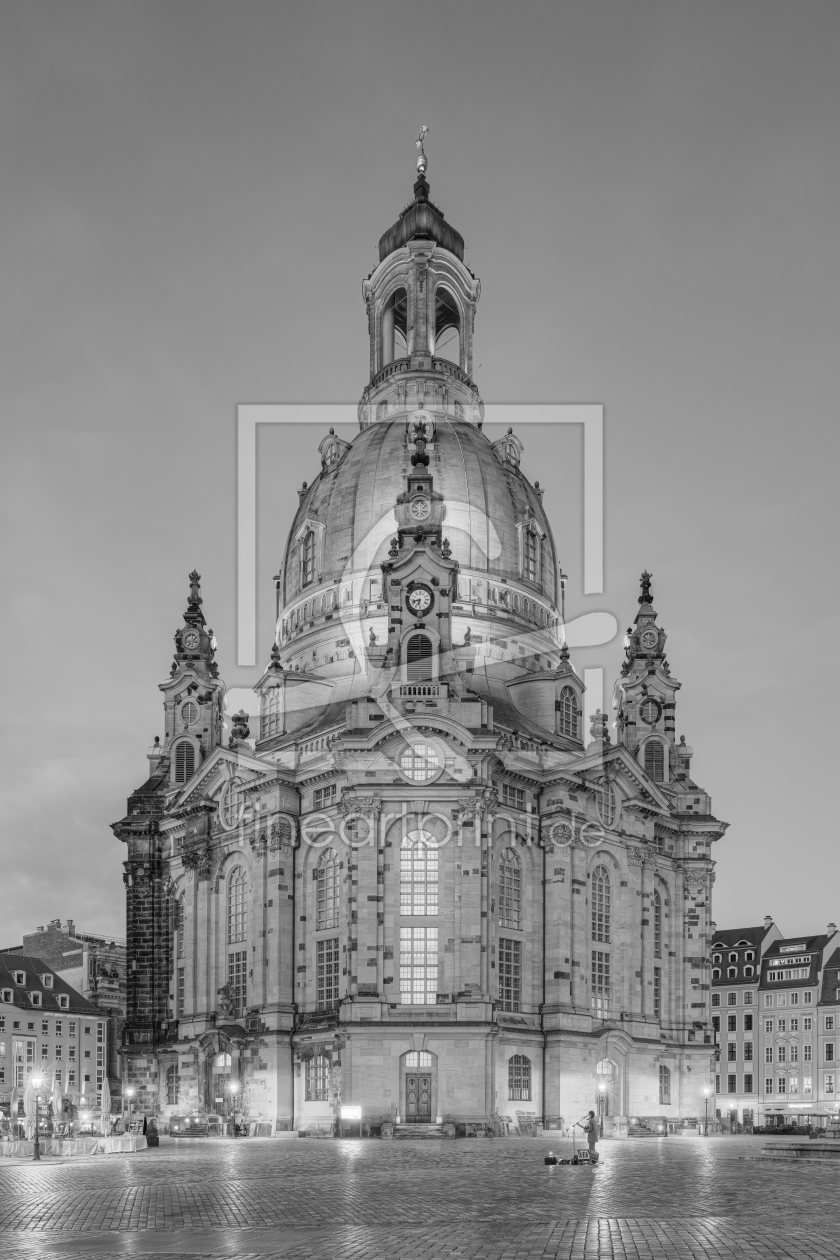 Bild-Nr.: 12772532 Frauenkirche Dresden am Abend schwarz-weiß erstellt von Michael Valjak