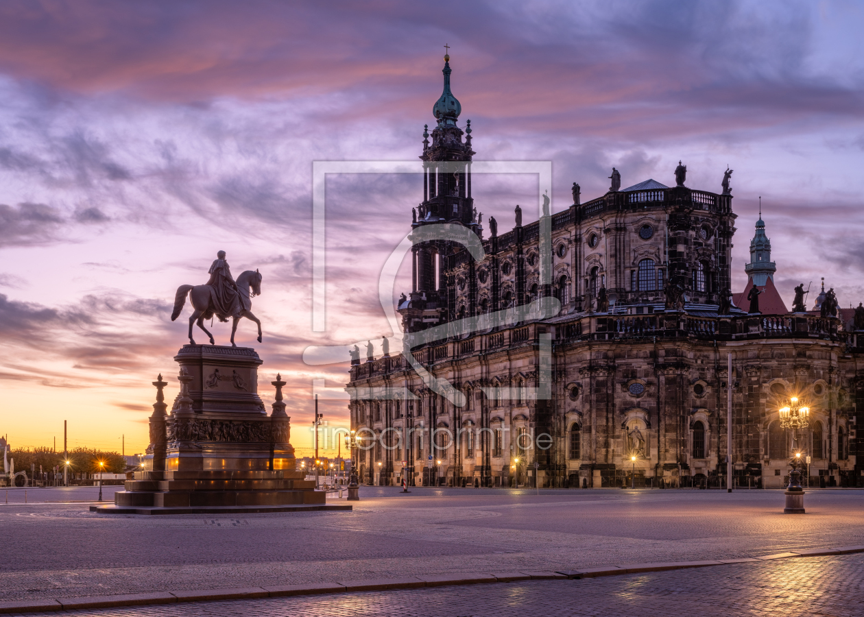 Bild-Nr.: 12794143 Hofkirche mit König-Johann-Denkmal in Dresden erstellt von eyetronic
