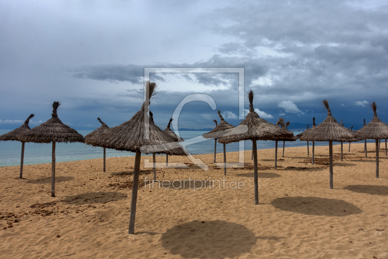 Bild-Nr.: 12801781 einsame Sonnenschirme am Strand von Mallorca erstellt von volker heide