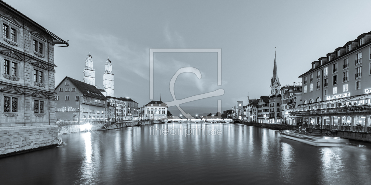 Bild-Nr.: 12828218 Altstadt von Zürich bei Nacht - monochrom erstellt von dieterich