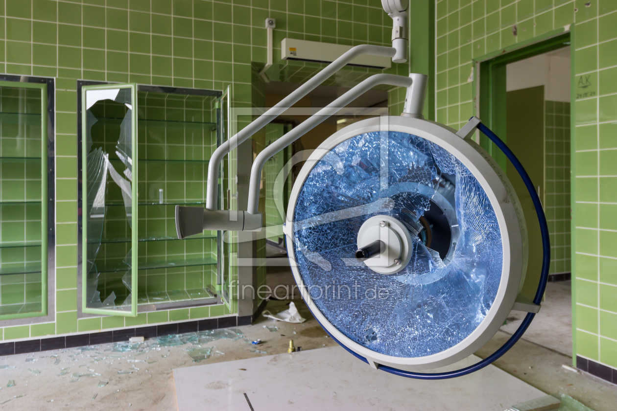 Bild-Nr.: 12828846 In Scherben erstellt von yammay