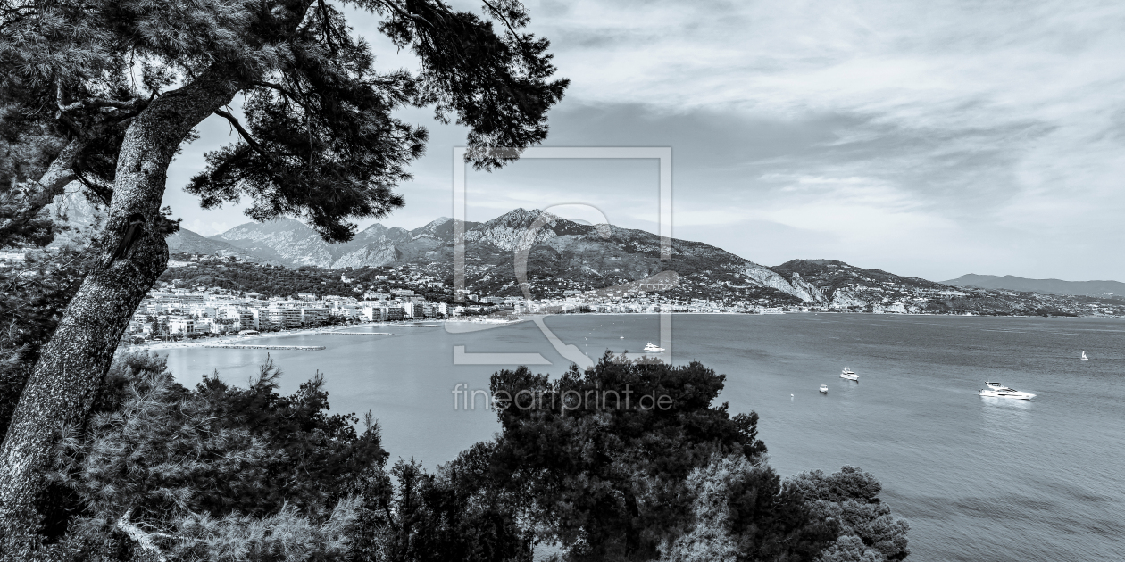 Bild-Nr.: 12829759 Menton in Frankreich - monochrom erstellt von dieterich