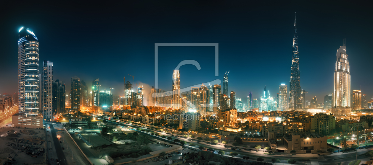 Bild-Nr.: 12835265 Die Skyline von Dubai leuchtet in der Nacht erstellt von Smileus