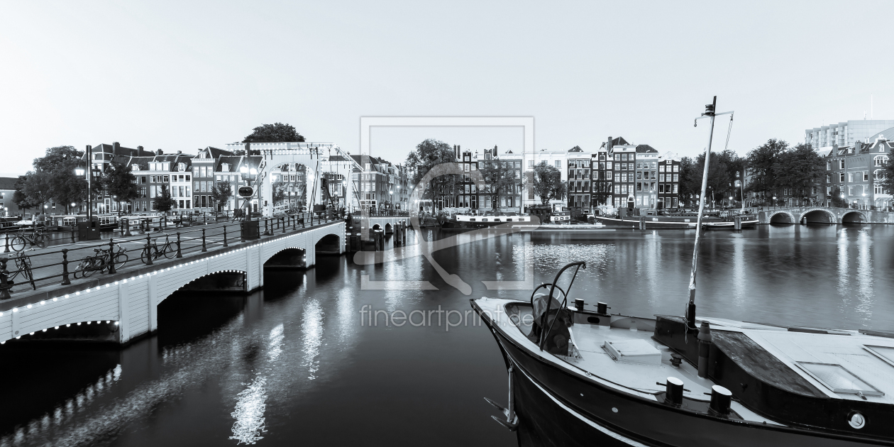 Bild-Nr.: 12836235 Magere Brug in Amsterdam bei Nacht - monochrom erstellt von dieterich