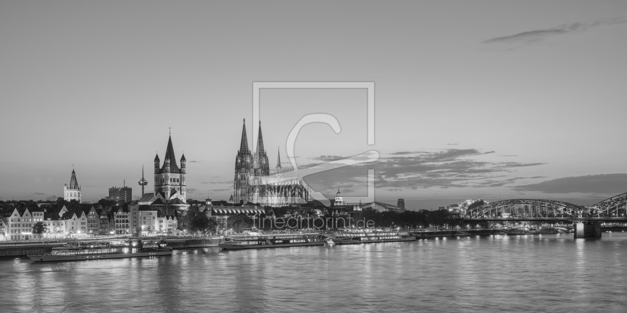 Bild-Nr.: 12842824 Die Skyline von Köln am Abend schwarz-weiß erstellt von Michael Valjak