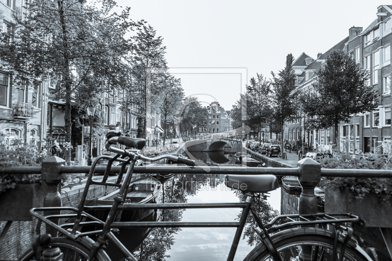 Bild-Nr.: 12846260 Altes Fahrrad an einer Gracht in Amsterdam erstellt von dieterich