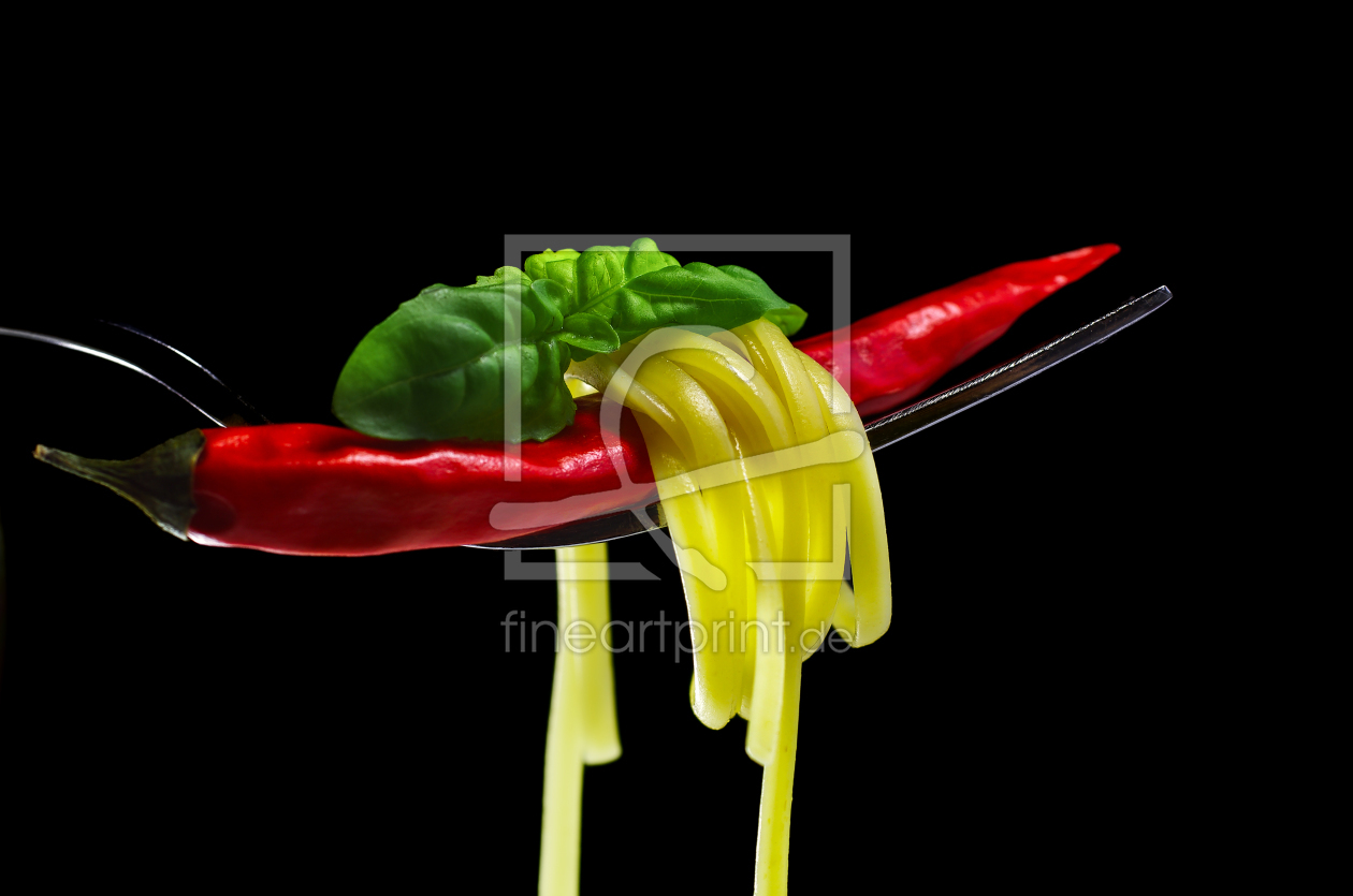 Bild-Nr.: 12851941 Nudeln im Kontrast mit Chili erstellt von Tanja Riedel