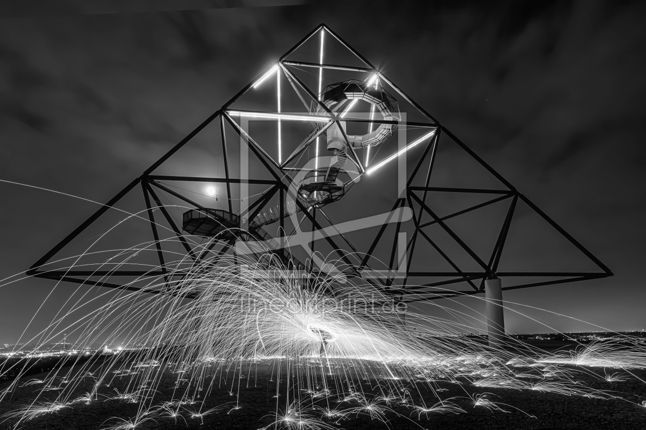 Bild-Nr.: 12857733 Tetraeder - Bottrop -  Lightpainting Schwarz-weiß erstellt von uh-Photography