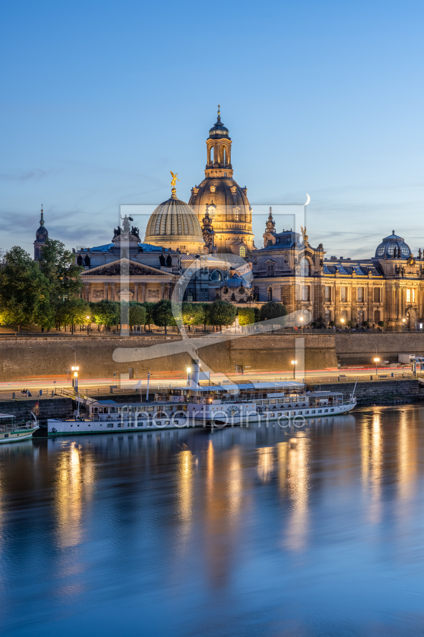 Bild-Nr.: 12861507 Dresdner Altstadt und Elbufer am Abend erstellt von eyetronic