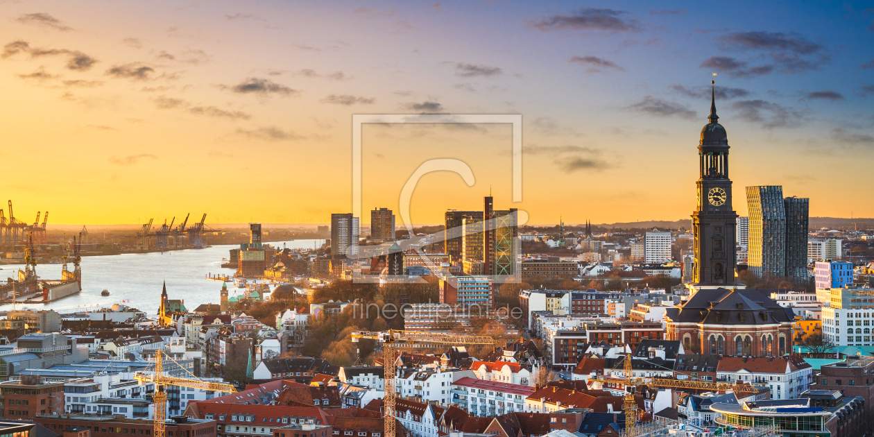 Bild-Nr.: 12879975 Panorama von Hamburg mit Michel und Hafen erstellt von Mapics